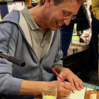 Tom Diesbrock liest aus seinem Buch "Von Hunden und Menschen und der Suche nach dem Glück"
