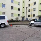 Viel Parkplatz für das kleine Auto