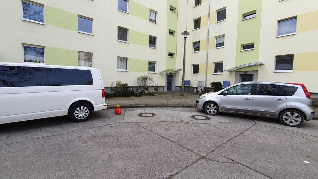 Viel Parkplatz für das kleine Auto